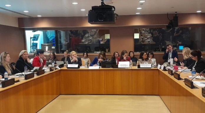Mujeres políticas que defienden derechos humanos, democracia y libertades: las más violentadas. #CSW70
