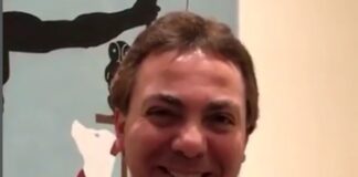 Cristian Castro presume a sus hijos universitarios y agradece a Valeria Liberman