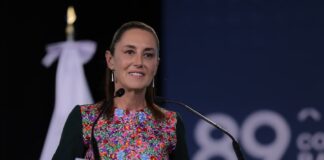 Obligatorio el pago digital en gasolineras y casetas este año, anuncia Claudia Sheinbaum en la Convención Bancaria