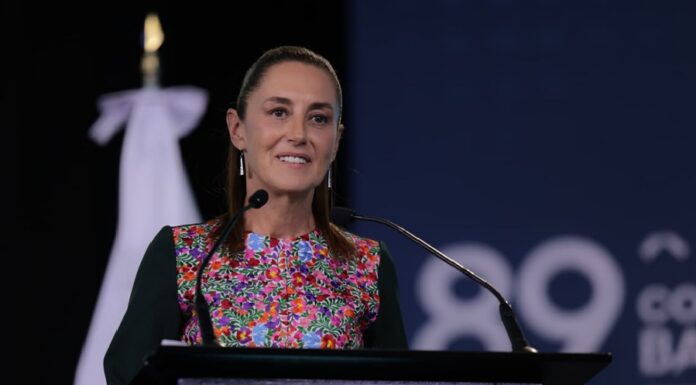Obligatorio el pago digital en gasolineras y casetas este año, anuncia Claudia Sheinbaum en la Convención Bancaria