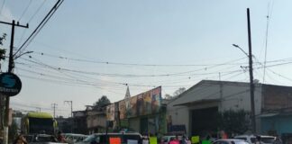 Tras una hora de bloqueo por cierre de guardería, aceptan dialogar con IMSS.