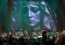 De las calles de Málaga al escenario: Antonio Banderas y la elegancia sinfónica de la Semana Santa española