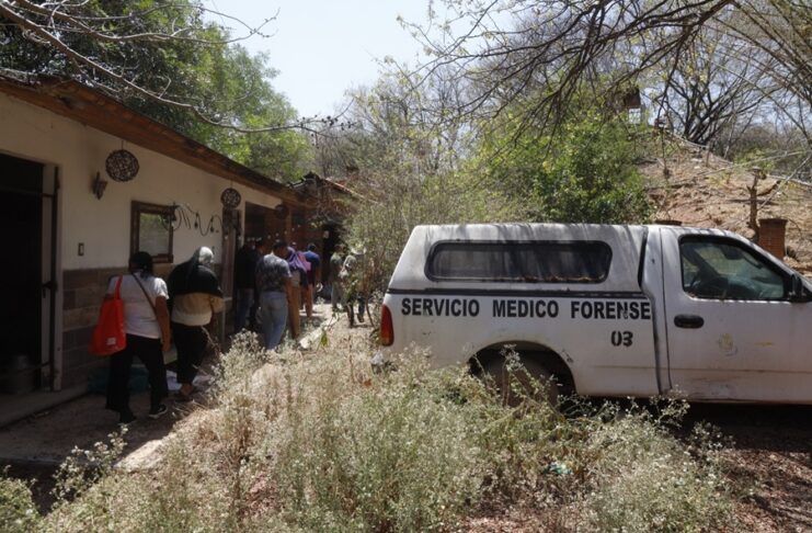 Madres y padres de los 43 constatan crematorio clandestino en Iguala, pero sin huellas de sus hijos.