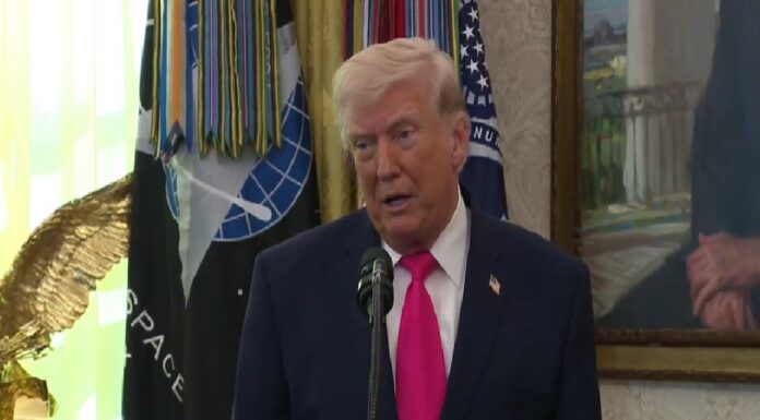 Trump presume “gran regalo” de Irán; Teherán niega negociaciones con Estados Unidos