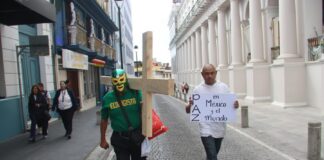 En su viacrucis ecologistas denuncian afectaciones por Laguna Verde y derrames petroleros