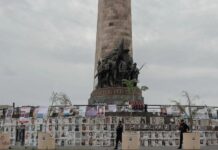 Rechazan familias intento de limitar la pega de fichas de búsqueda y denuncian su retiro