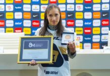 Reconocimiento a Xenia Durón, nutrióloga del Club Universidad.