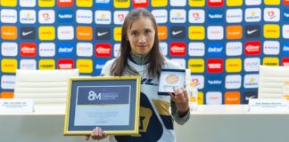 Reconocimiento a Xenia Durón, nutrióloga del Club Universidad.