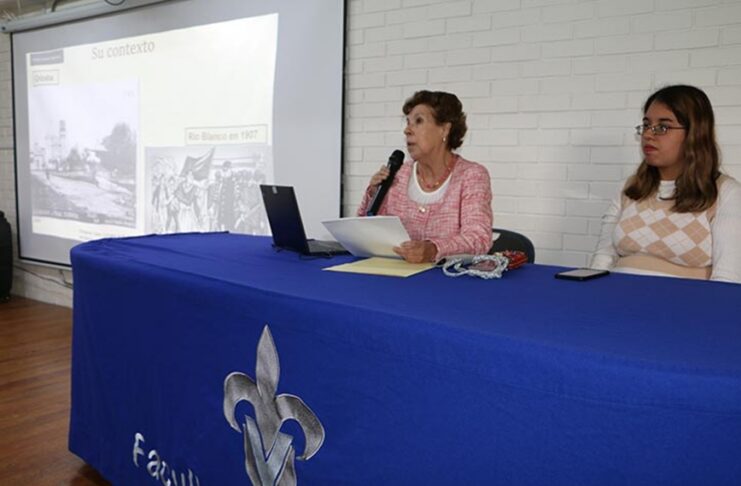 Académicas de Historia UV abordaron trascendencia de la lucha feminista .