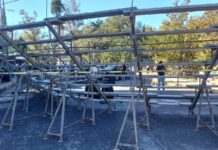 #Veracruz: Colapsan gradas en foto de graduación de UV; deja 18 estudiantes lesionados.