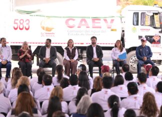 Amplía Rocío Nahle capacidad de respuesta para contingencias con 30 pipas para la CAEV.