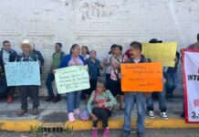 12 comunidades de Atzalan protestan por falta de pavimentación en camino hacia hospital Plan de Arroyos.