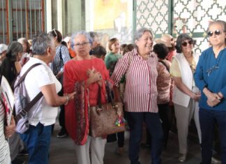 Jubiladas y pensionados amagan con bloqueos por falta de cumplimiento de pago.
