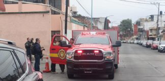 Fuga de amoniaco en empresa de hielo moviliza a cuerpos de emergencia en Xalapa.