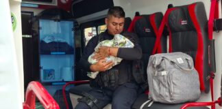 Atiende SSP de manera inmediata a madre de familia y su bebé tras atropellamiento.