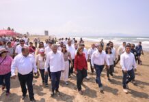 Gobernadora Rocío Nahle supervisa en recorrido limpieza en playas de Coatzacoalcos.