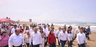 Gobernadora Rocío Nahle supervisa en recorrido limpieza en playas de Coatzacoalcos.