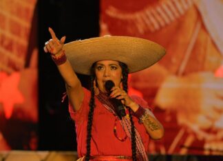 Cierra Cumbre Tajín la gran Lila Downs .