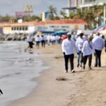Suman esfuerzos autoridades y ciudadanía en limpieza de playas Martí y Villa del Mar, en Veracruz