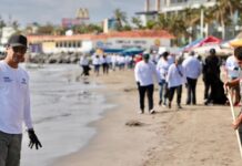 Suman esfuerzos autoridades y ciudadanía en limpieza de playas Martí y Villa del Mar, en Veracruz