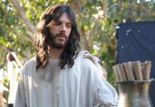 Marc Clotet asume el papel más desafiante de su carrera interpretando a Jesús en la pantalla grande .