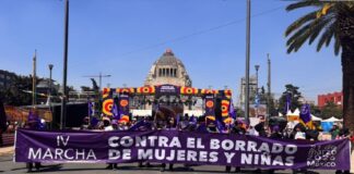 Marchan por dejar de negar existencia política de las mujeres. Policías CDMX las reprimen