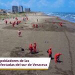 Pemex anuncia apoyos a comunidades afectadas por chapopote en Golfo de México.