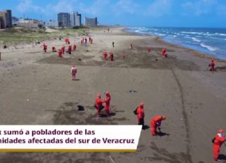 Pemex anuncia apoyos a comunidades afectadas por chapopote en Golfo de México.