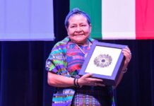 “Somos más quienes no estamos armados”: Rigoberta Menchú.