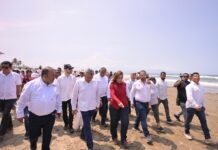 Supervisa Rocío Nahle García limpieza de la playa de Coatzacoalcos