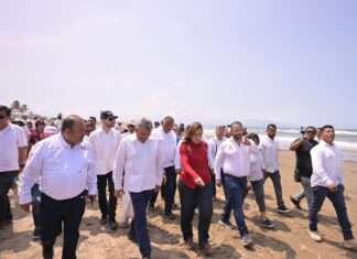 Supervisa Rocío Nahle García limpieza de la playa de Coatzacoalcos