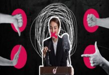 Democracia bajo fuego.