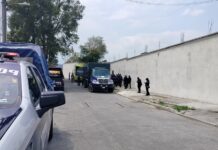 Localizan a 229 migrantes dentro de un tráiler en Veracruz.