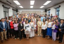 Por su ejemplo de organización y compromiso con la comunidad, xalapeñas recibieron la Medalla Insurgente