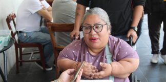 Extrabajadora de UPAV con capacidades diferentes pide apoyo para recuperar su empleo.