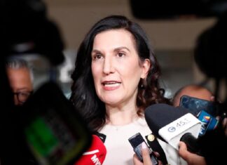 Kenia López Rabadán expuso que un “Duende machista” eliminó paridad constitucional del Plan B .