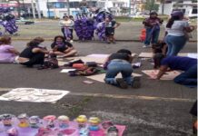 Realizan “mercadita” feminista previo a marcha del 8M en Xalapa.