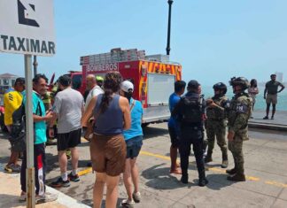 Rescatan da turistas de Jalisco en muelle de Veracruz .