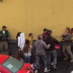 Agreden a reporteros durante cobertura de diligencia de clausura en plaza San Jerónimo, en Coatepec