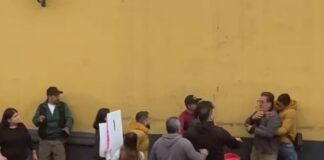 Agreden a reporteros durante cobertura de diligencia de clausura en plaza San Jerónimo, en Coatepec
