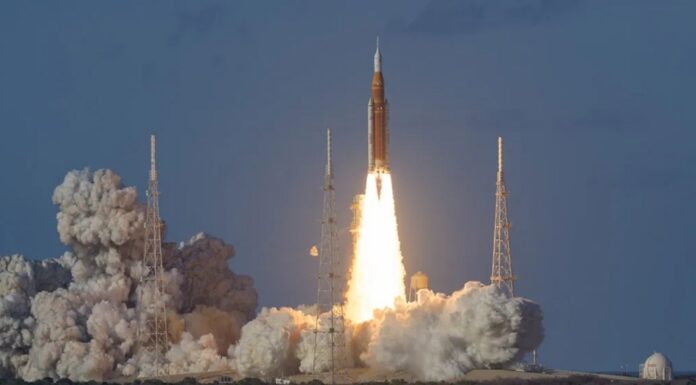 NASA lanza astronautas en la histórica misión Artemis II a la Luna