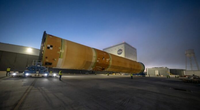 NASA presentará a la prensa parte del cohete lunar Artemis III.