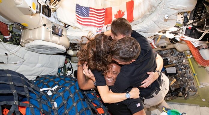 Artemis II regresa a la tierra tras viaje histórico para orbitar la luna #Entérate