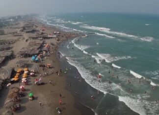 #Video: Playa Chachalacas con mucha diversión invita a visitarla.