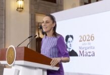 Sheinbaum endurece postura ante Ronald Johnson; argumenta que un embajador no puede ser injerencista.