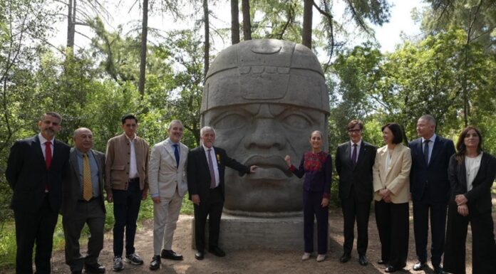 Presidenta visita el Centro Nacional de Supercomputación de Barcelona. .