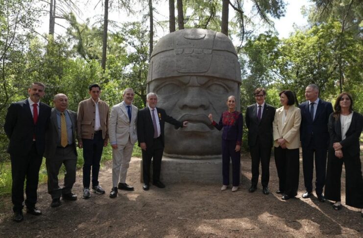 Presidenta visita el Centro Nacional de Supercomputación de Barcelona. .