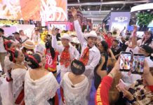 Tradición viva de Veracruz se comparte en el Tianguis Turístico .