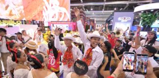 Tradición viva de Veracruz se comparte en el Tianguis Turístico .