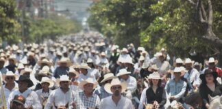 Cabalgata reúne a 3 mil jinetes y caballos en el cierre del Congreso del Caballo